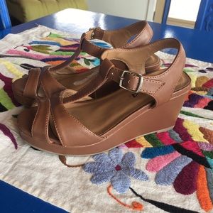 Little girl wedges size 13 brown brand is soda